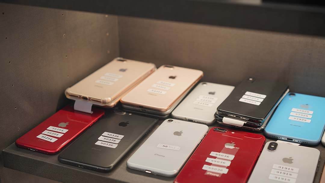 多款二手iPhone展示實拍|包含iPhone XR、iPhone 7、8 Plus 等熱門機型,供參考估價或販售選擇